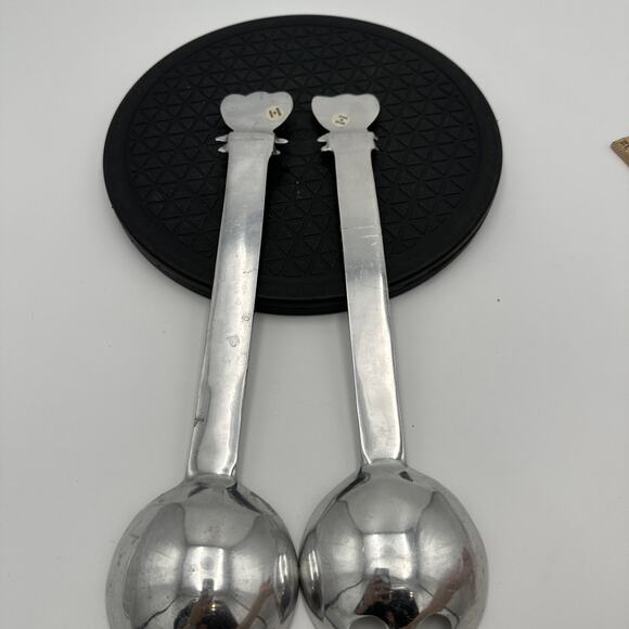 Cast Silvertone Metal Bee Salad Spoon and Fork Serving Set - Picture 4 of 6